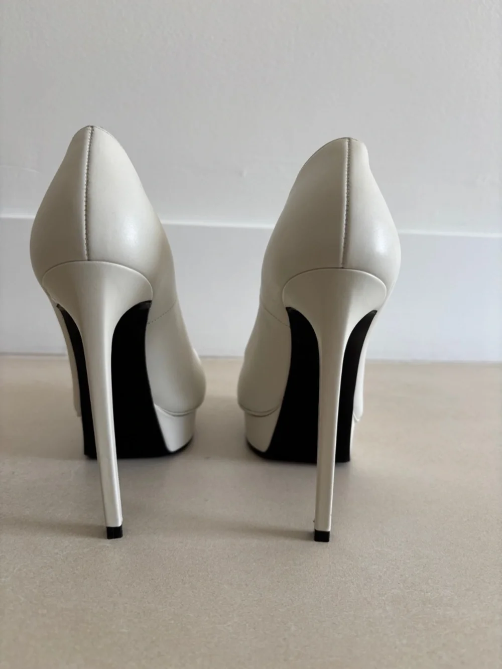Saint Laurent White Pointed Toe Leather Pumps with Black Insole